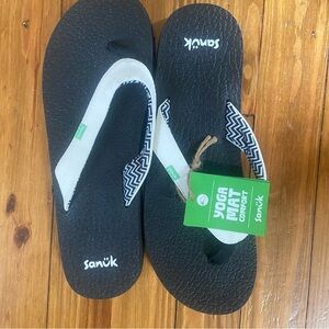 New with tags Sanuk flip flops